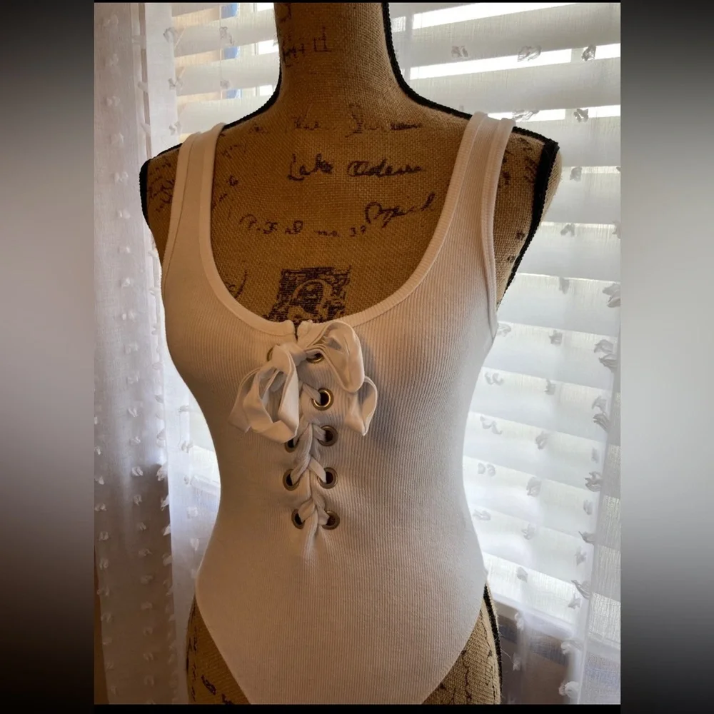 One piece - Picture 4 of 5